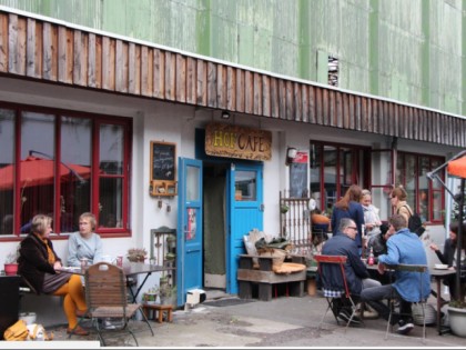 Photo: Stra&amp;szlig;encaf&amp;eacute; Unionviertel